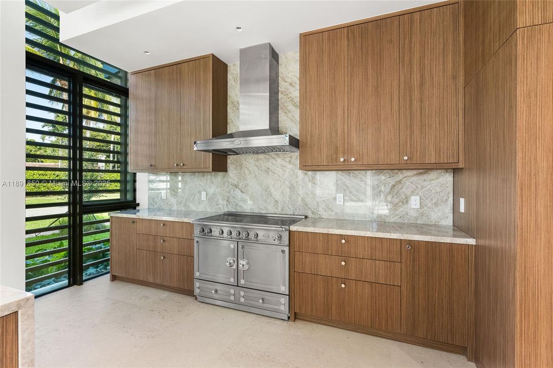 На продажу: $9,000,000 (6 спален, 6 ванн, 5129 Квадратных фут)