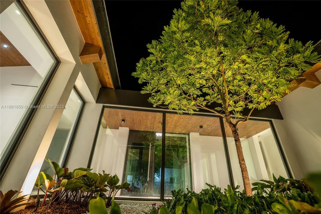 На продажу: $9,000,000 (6 спален, 6 ванн, 5129 Квадратных фут)