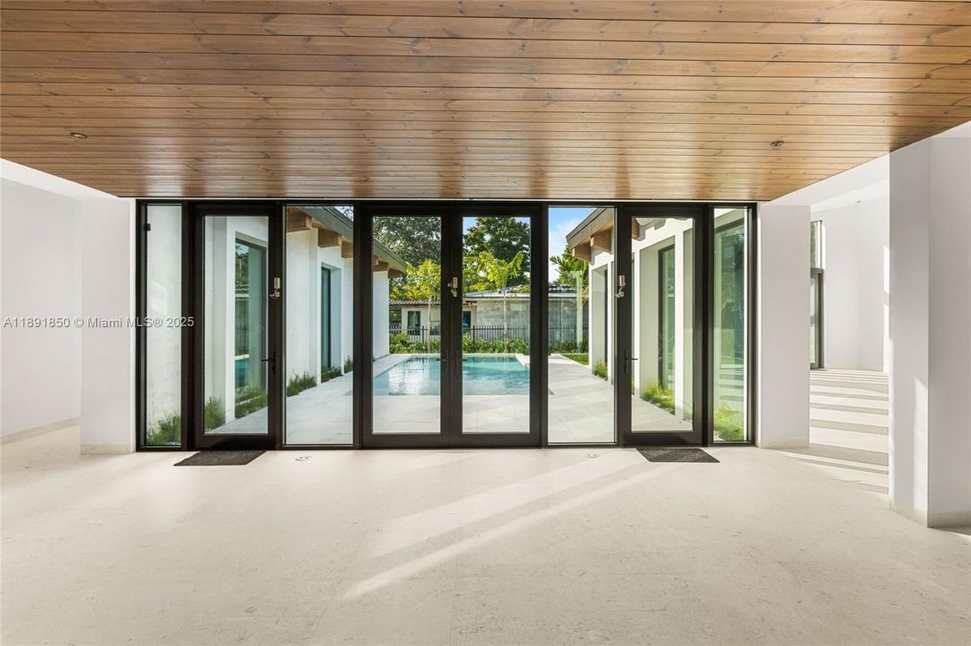 На продажу: $9,000,000 (6 спален, 6 ванн, 5129 Квадратных фут)