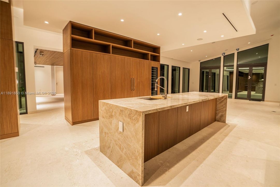 На продажу: $9,000,000 (6 спален, 6 ванн, 5129 Квадратных фут)