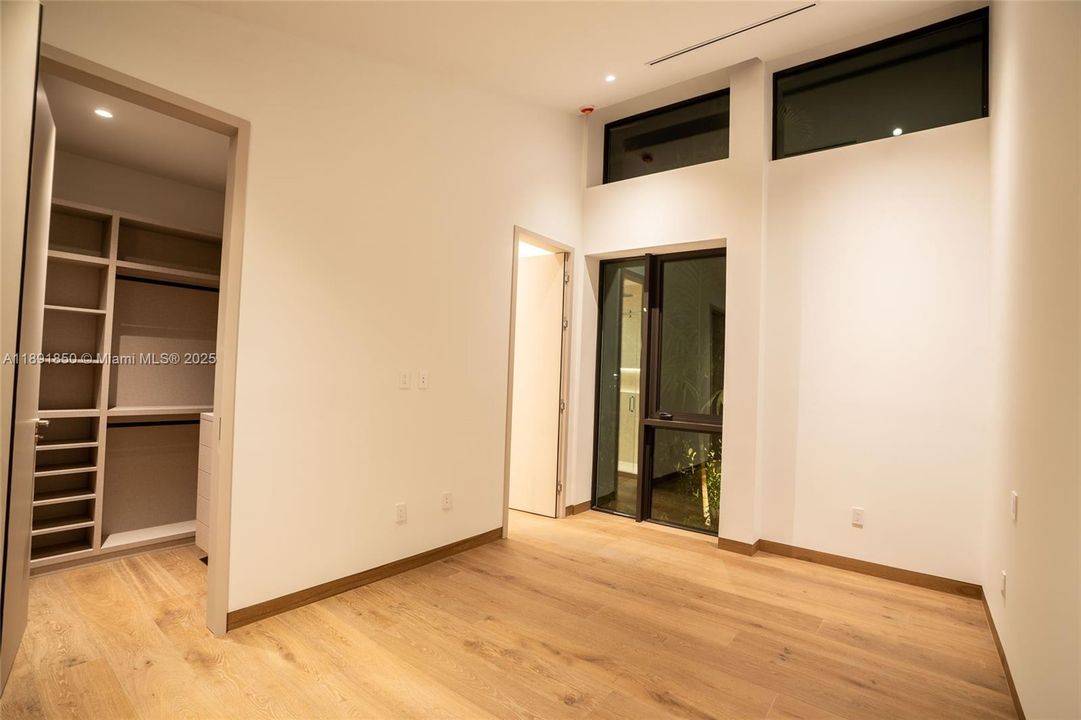 На продажу: $9,000,000 (6 спален, 6 ванн, 5129 Квадратных фут)