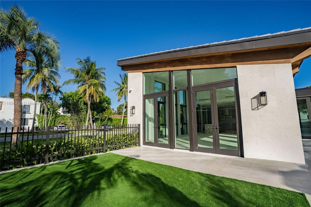 На продажу: $9,000,000 (6 спален, 6 ванн, 5129 Квадратных фут)