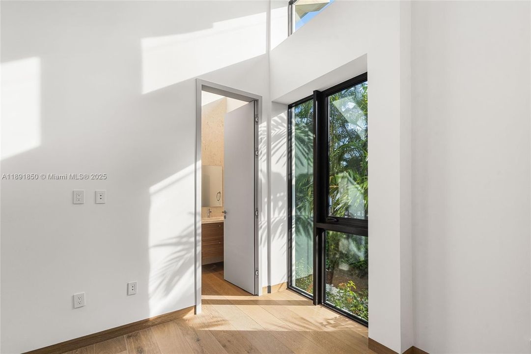 На продажу: $9,000,000 (6 спален, 6 ванн, 5129 Квадратных фут)