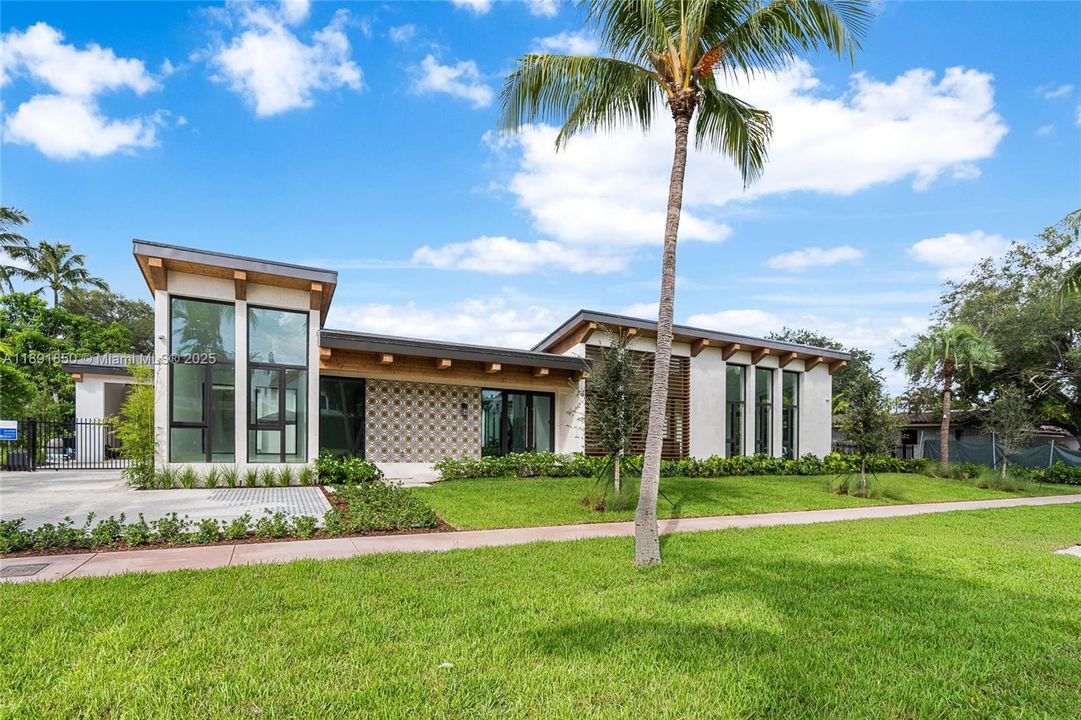 На продажу: $9,000,000 (6 спален, 6 ванн, 5129 Квадратных фут)