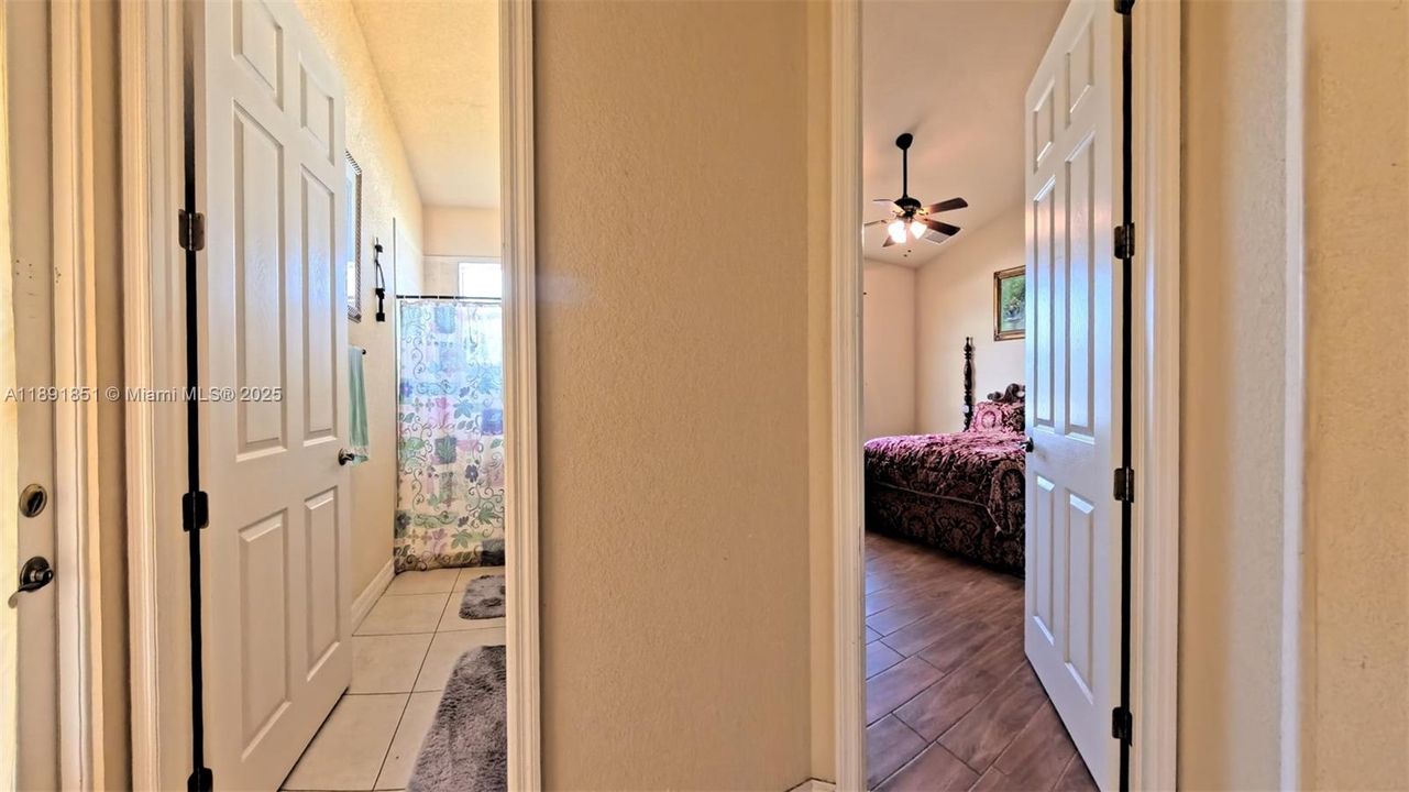 Guest bedroom 3 accessible to guest/pool bath