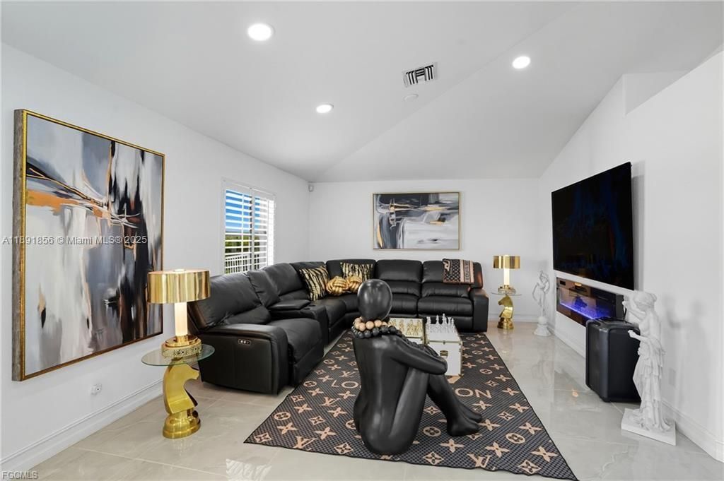 待售: $780,000 (3 贝兹, 2 浴室, 1763 平方英尺)