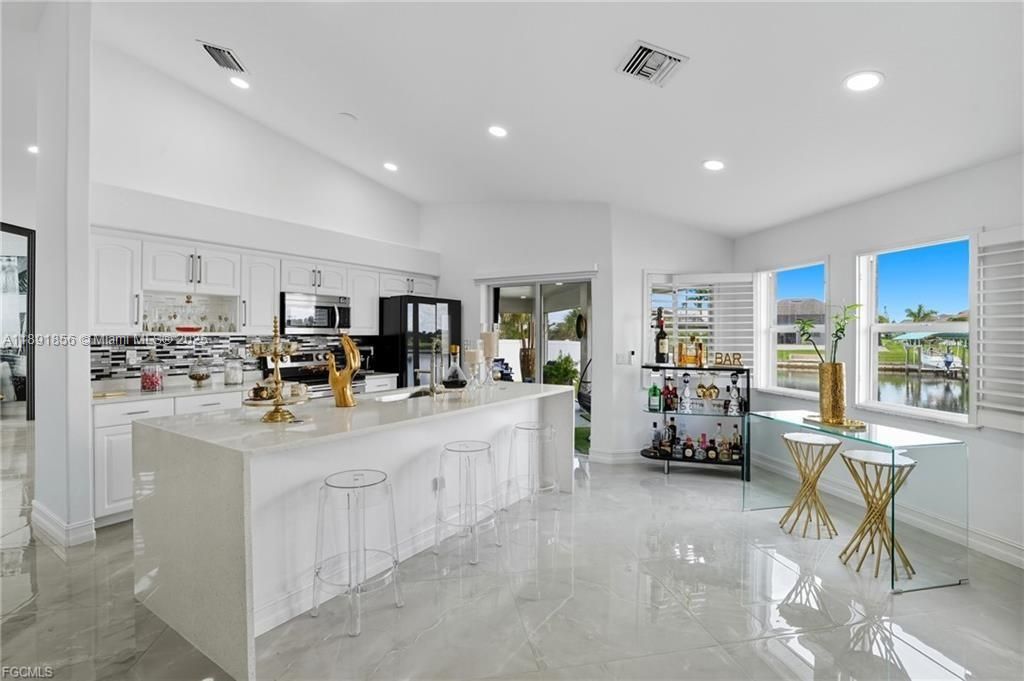 待售: $780,000 (3 贝兹, 2 浴室, 1763 平方英尺)