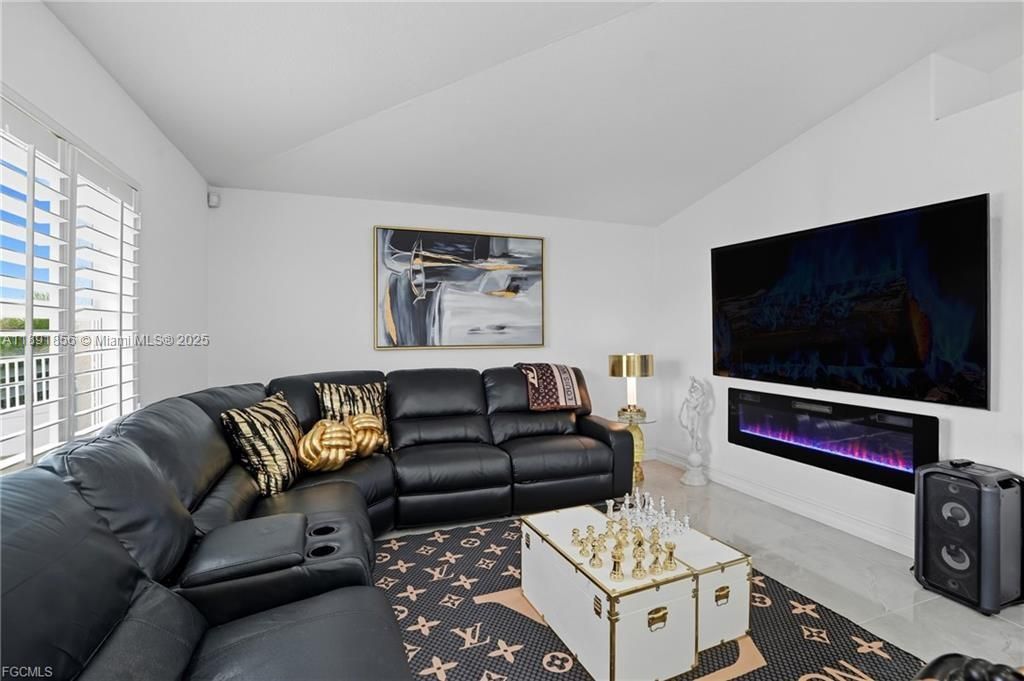 待售: $780,000 (3 贝兹, 2 浴室, 1763 平方英尺)