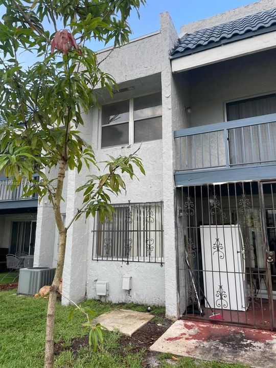 For Sale: $275,000 (3 beds, 2 baths, 2100 Square Feet)