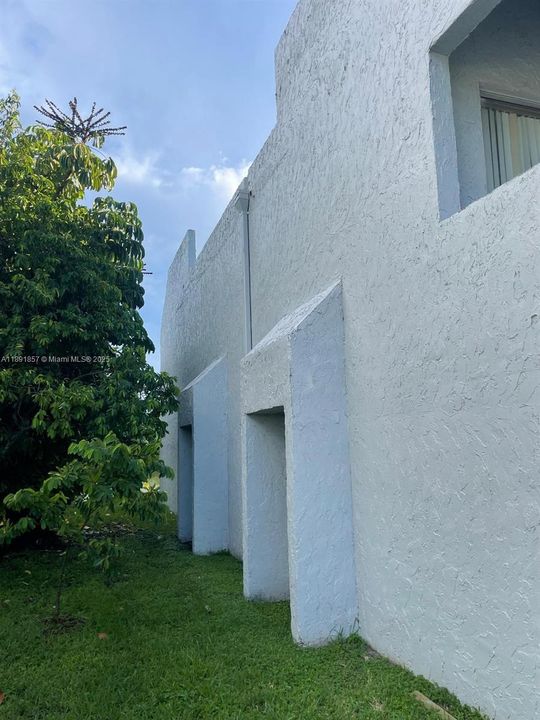 For Sale: $275,000 (3 beds, 2 baths, 2100 Square Feet)