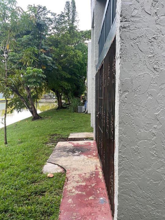 For Sale: $275,000 (3 beds, 2 baths, 2100 Square Feet)