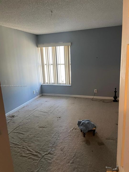 For Sale: $275,000 (3 beds, 2 baths, 2100 Square Feet)