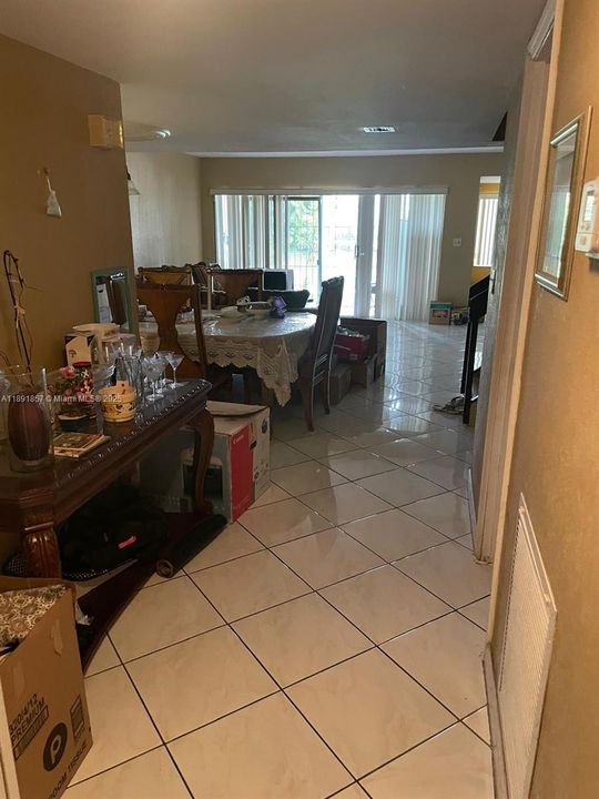 For Sale: $275,000 (3 beds, 2 baths, 2100 Square Feet)