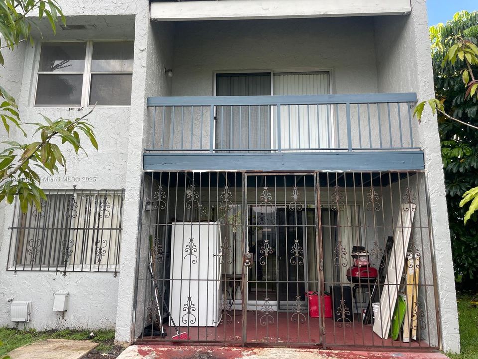 For Sale: $275,000 (3 beds, 2 baths, 2100 Square Feet)