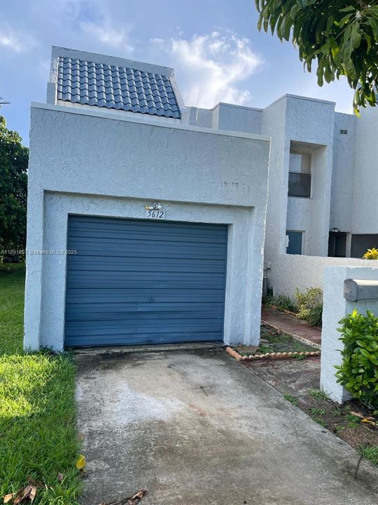 For Sale: $275,000 (3 beds, 2 baths, 2100 Square Feet)