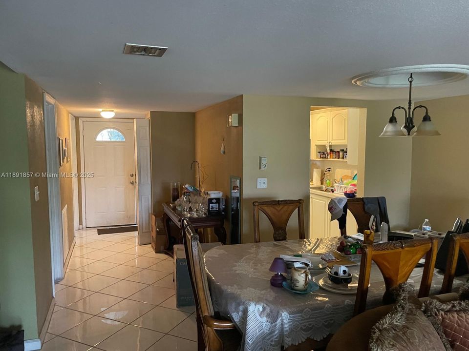 For Sale: $275,000 (3 beds, 2 baths, 2100 Square Feet)