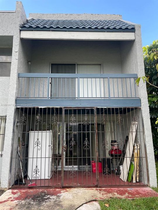 For Sale: $275,000 (3 beds, 2 baths, 2100 Square Feet)