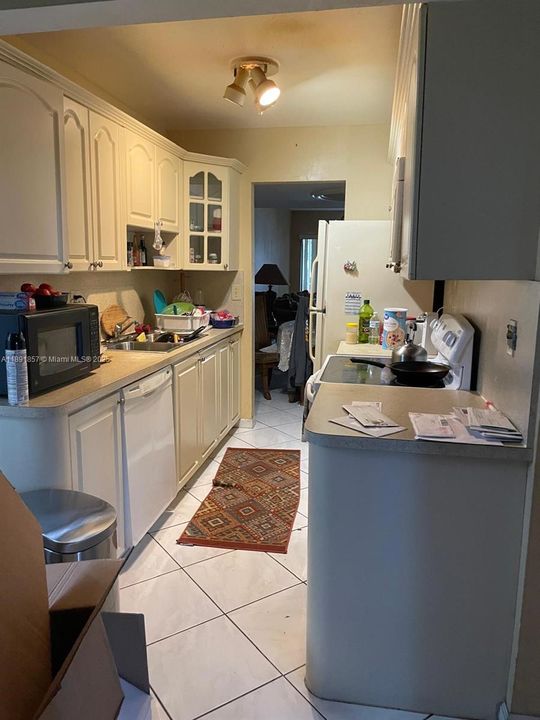 For Sale: $275,000 (3 beds, 2 baths, 2100 Square Feet)