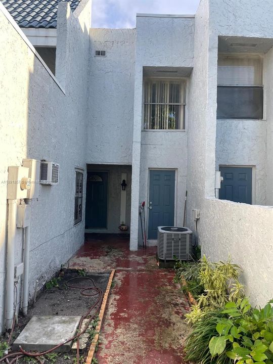 For Sale: $275,000 (3 beds, 2 baths, 2100 Square Feet)