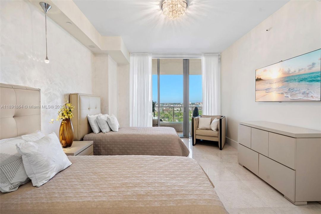 For Sale: $7,200,000 (3 beds, 3 baths, 3128 Square Feet)