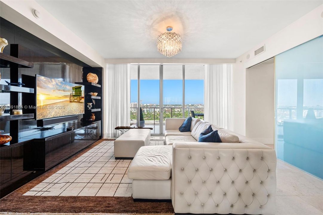 For Sale: $7,200,000 (3 beds, 3 baths, 3128 Square Feet)