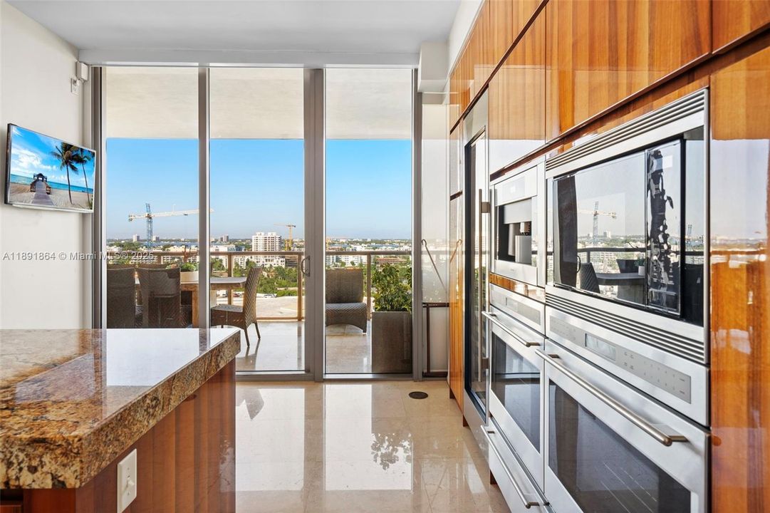 For Sale: $7,200,000 (3 beds, 3 baths, 3128 Square Feet)