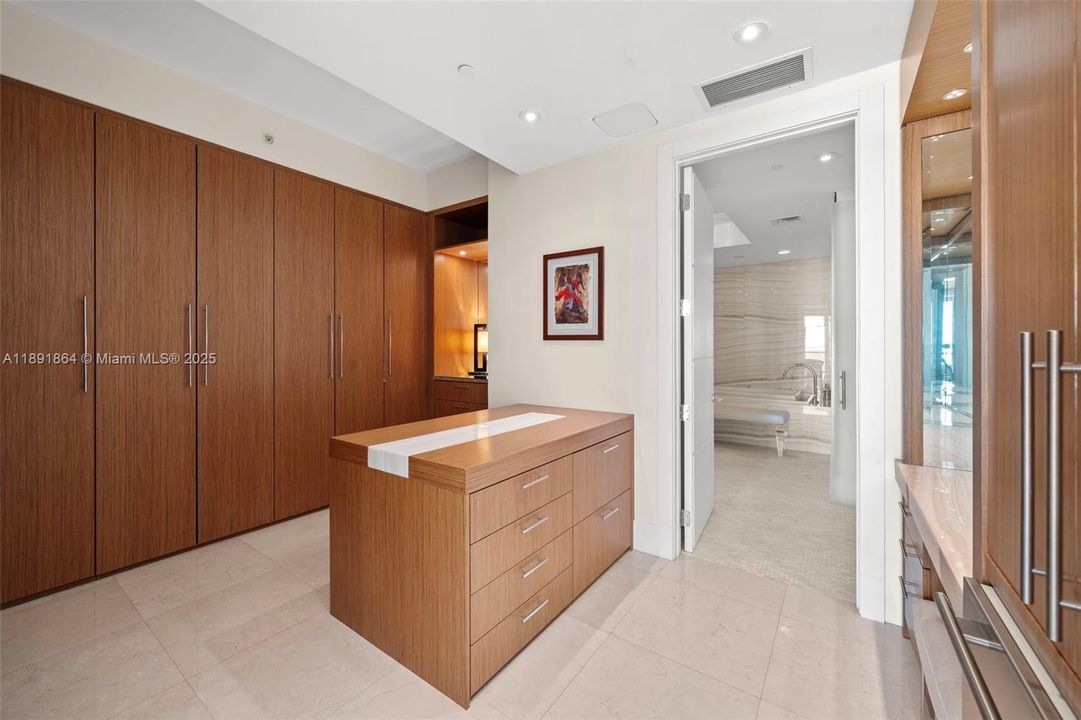 For Sale: $7,200,000 (3 beds, 3 baths, 3128 Square Feet)