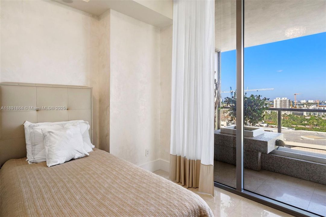 For Sale: $7,200,000 (3 beds, 3 baths, 3128 Square Feet)