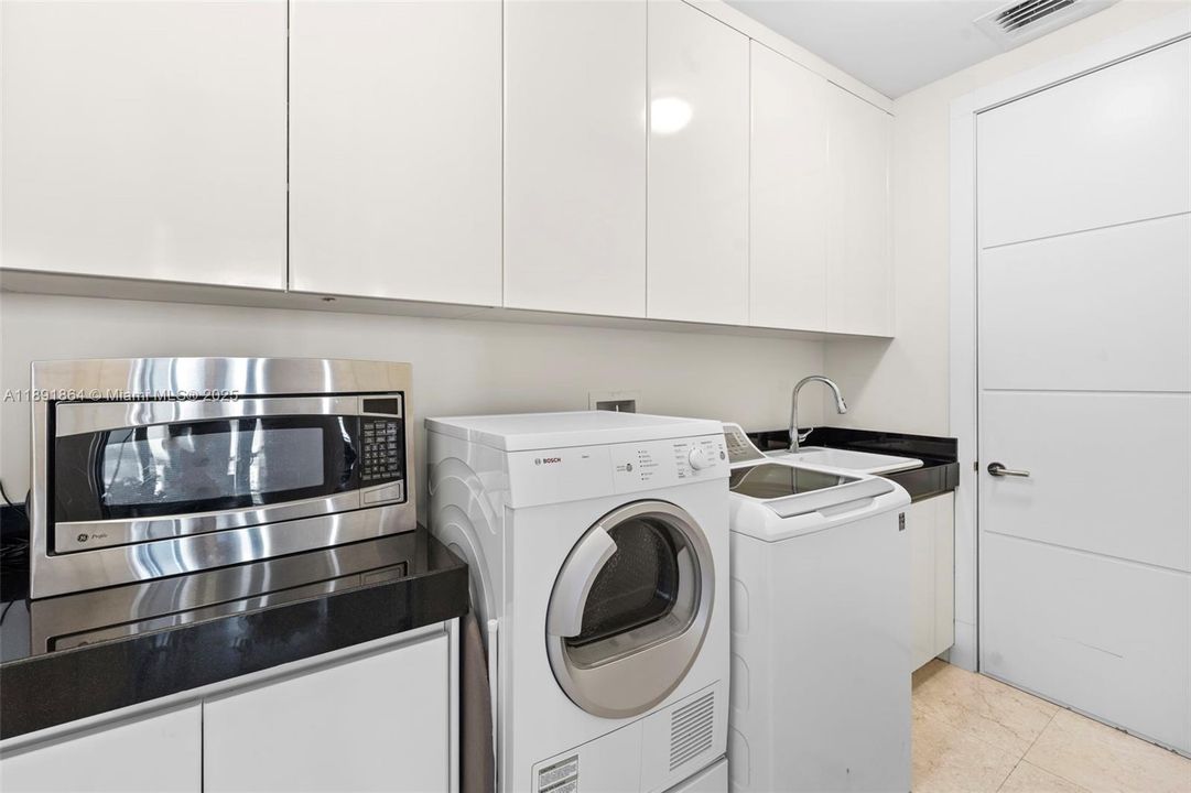 For Sale: $7,200,000 (3 beds, 3 baths, 3128 Square Feet)