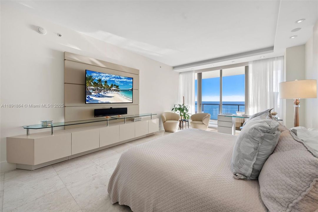 For Sale: $7,200,000 (3 beds, 3 baths, 3128 Square Feet)