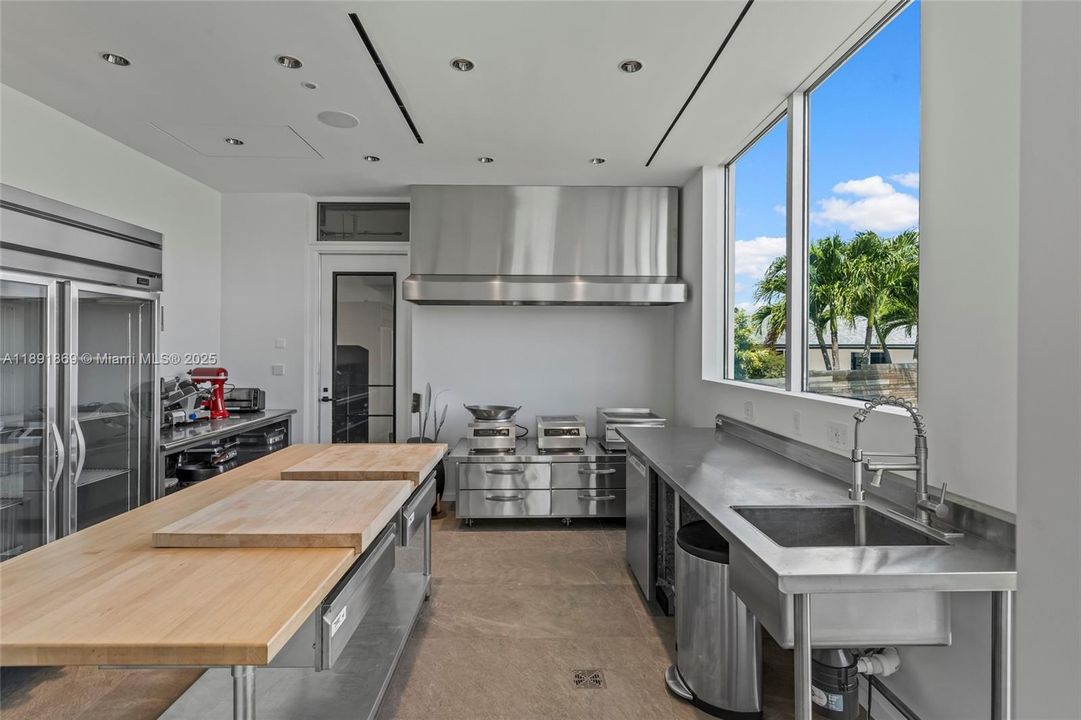 For Sale: $14,995,000 (5 beds, 4 baths, 8315 Square Feet)