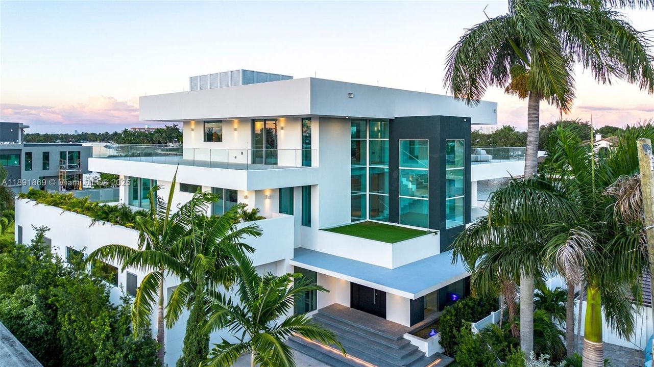 For Sale: $14,995,000 (5 beds, 4 baths, 8315 Square Feet)