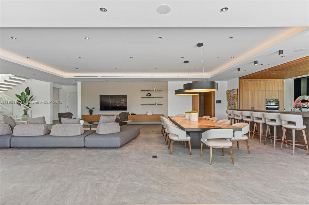 For Sale: $14,995,000 (5 beds, 4 baths, 8315 Square Feet)