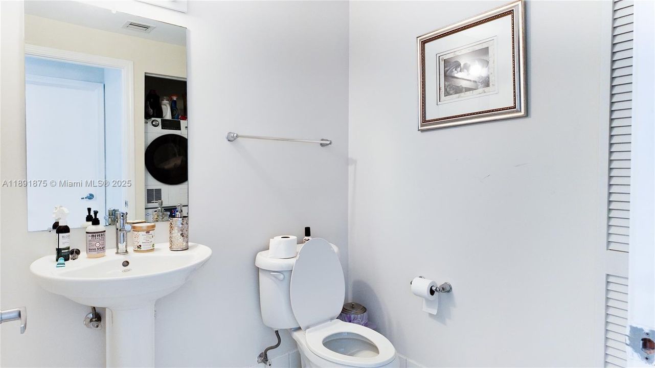 For Sale: $495,000 (2 beds, 2 baths, 1158 Square Feet)