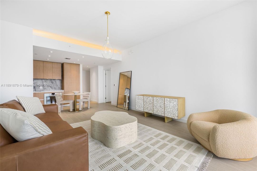 Activo con contrato: $8,000 (1 camas, 1 baños, 875 Pies cuadrados)