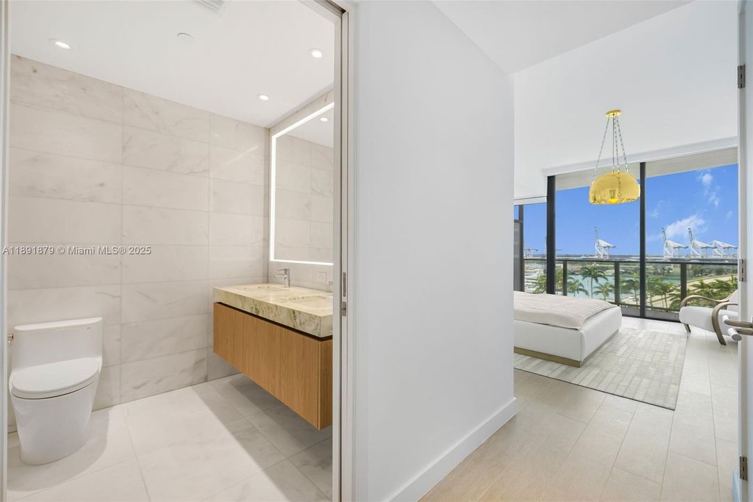 Activo con contrato: $8,000 (1 camas, 1 baños, 875 Pies cuadrados)