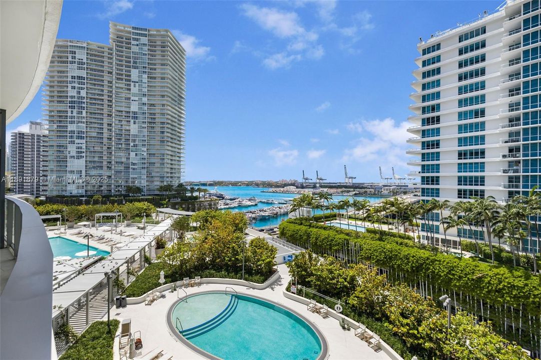 Activo con contrato: $8,000 (1 camas, 1 baños, 875 Pies cuadrados)