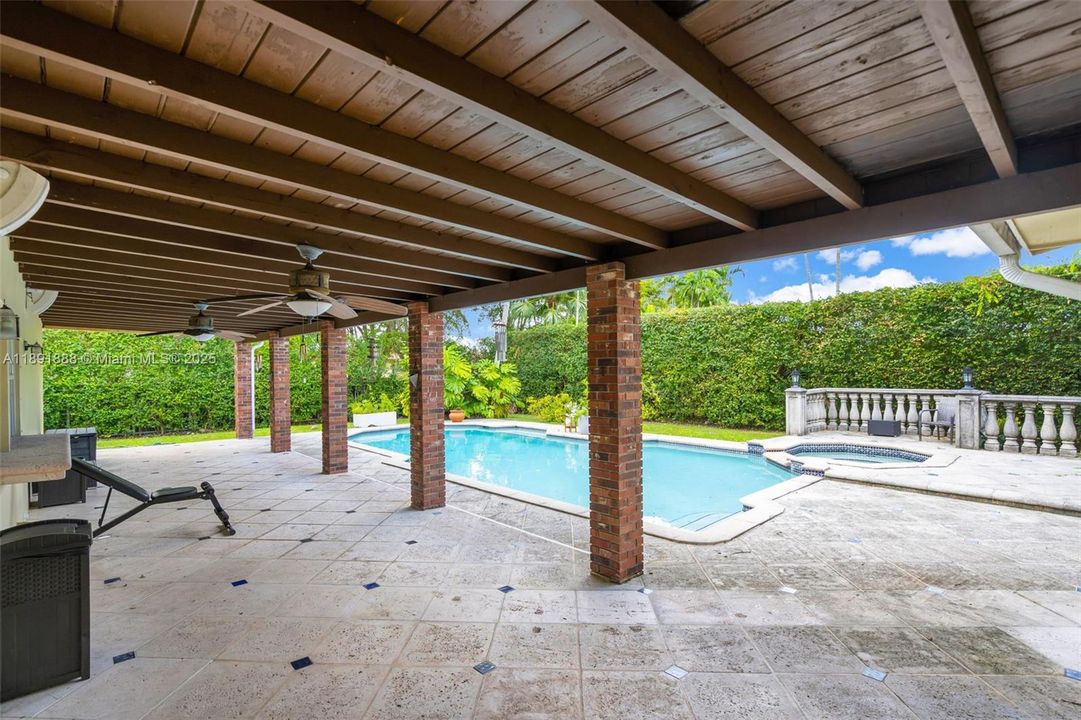 Недавно продано: $829,999 (4 спален, 2 ванн, 1809 Квадратных фут)