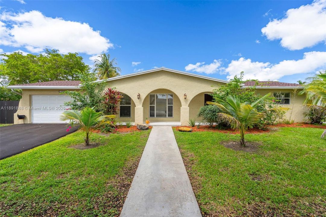 Недавно продано: $829,999 (4 спален, 2 ванн, 1809 Квадратных фут)