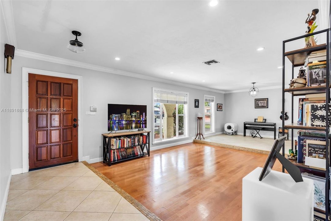 Недавно продано: $829,999 (4 спален, 2 ванн, 1809 Квадратных фут)