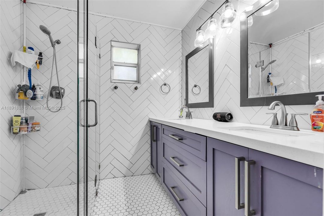 Недавно продано: $829,999 (4 спален, 2 ванн, 1809 Квадратных фут)