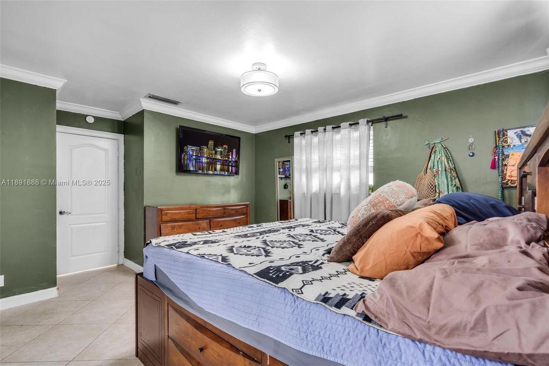 Недавно продано: $829,999 (4 спален, 2 ванн, 1809 Квадратных фут)