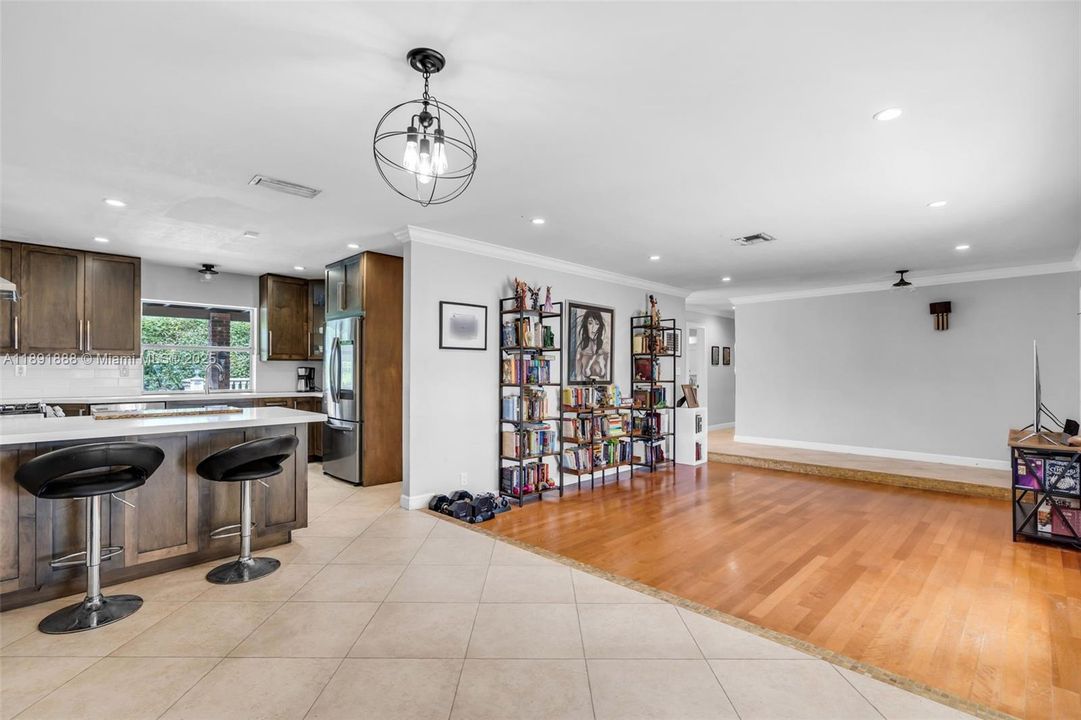 Недавно продано: $829,999 (4 спален, 2 ванн, 1809 Квадратных фут)