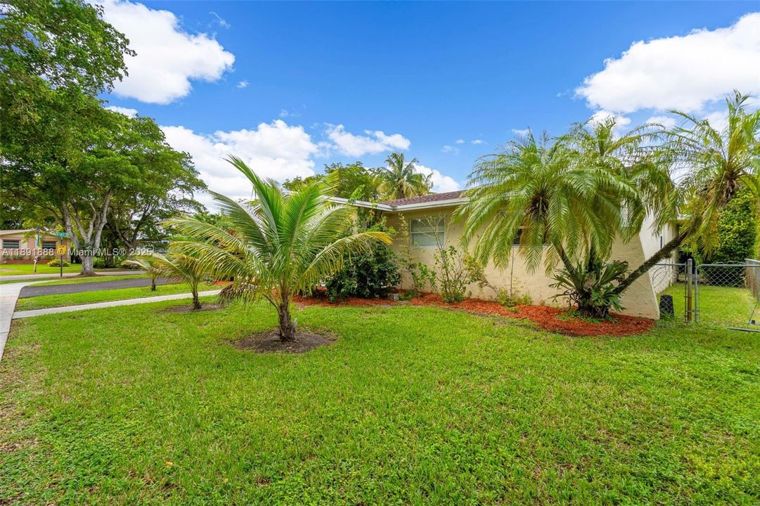 Недавно продано: $829,999 (4 спален, 2 ванн, 1809 Квадратных фут)