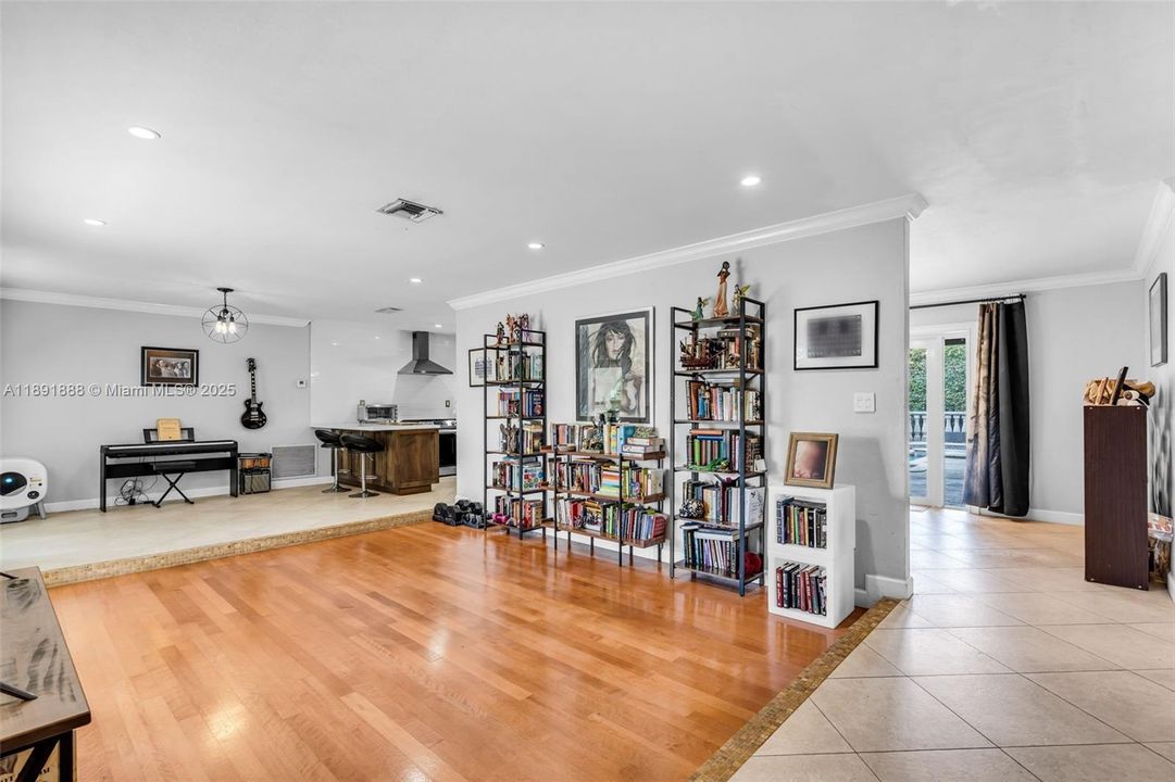 Недавно продано: $829,999 (4 спален, 2 ванн, 1809 Квадратных фут)