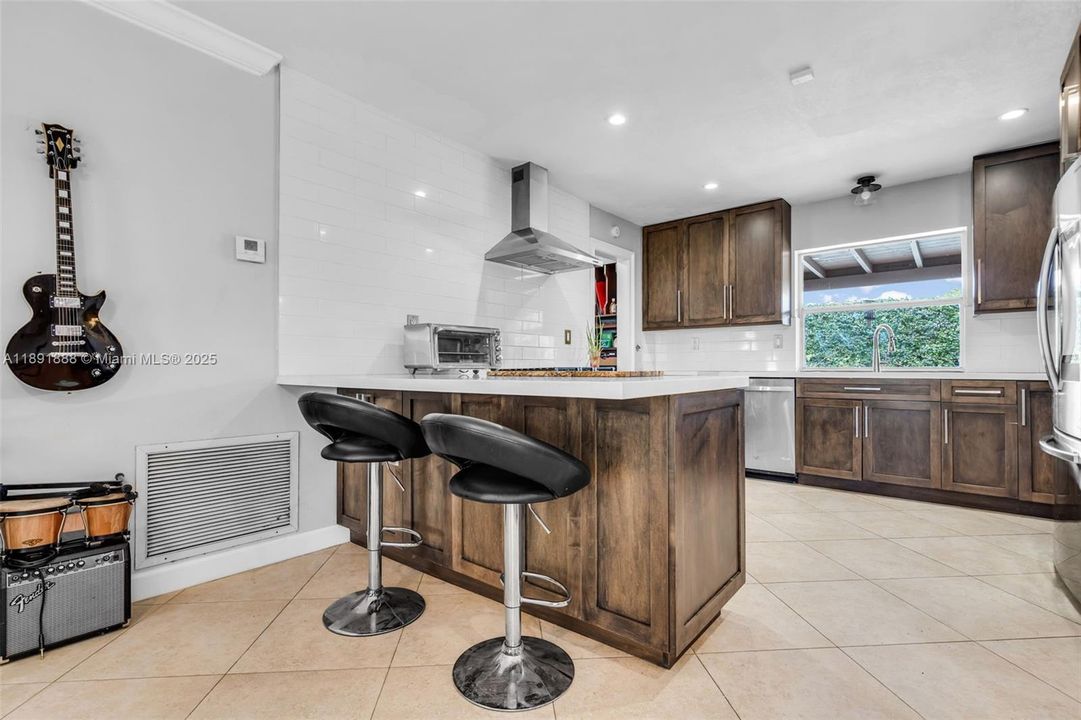 Недавно продано: $829,999 (4 спален, 2 ванн, 1809 Квадратных фут)