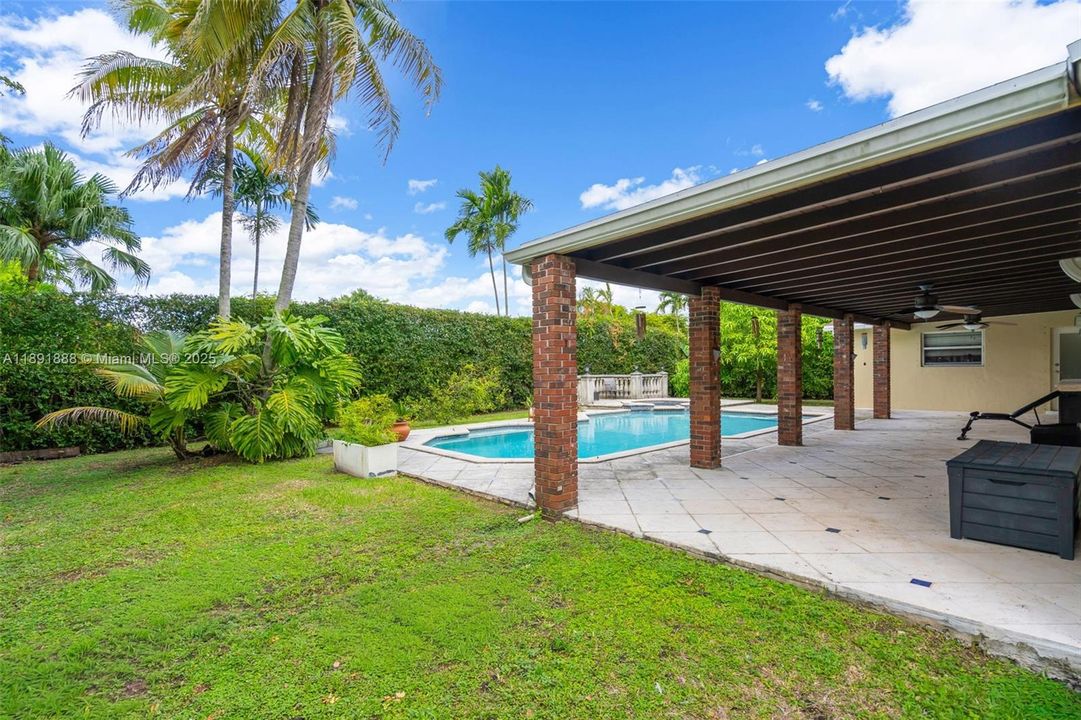 Недавно продано: $829,999 (4 спален, 2 ванн, 1809 Квадратных фут)