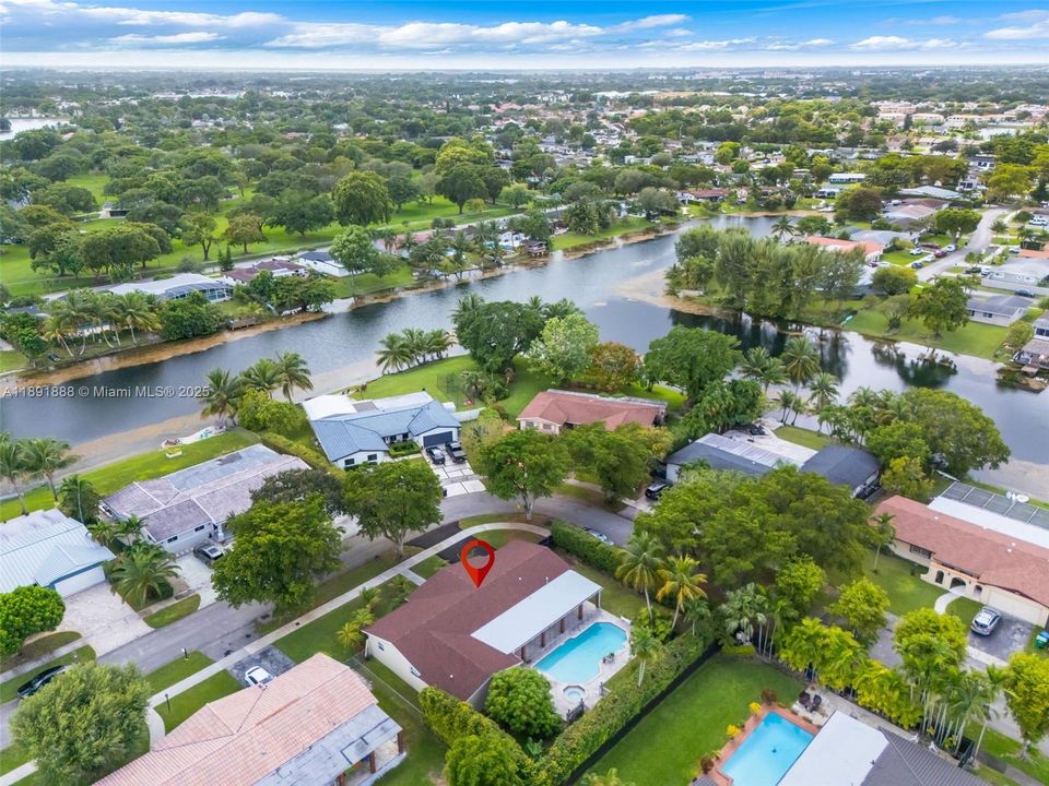 Недавно продано: $829,999 (4 спален, 2 ванн, 1809 Квадратных фут)