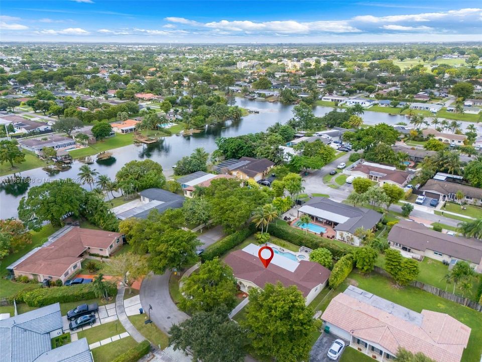 Недавно продано: $829,999 (4 спален, 2 ванн, 1809 Квадратных фут)