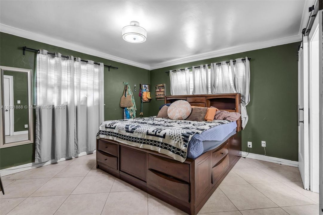 Недавно продано: $829,999 (4 спален, 2 ванн, 1809 Квадратных фут)